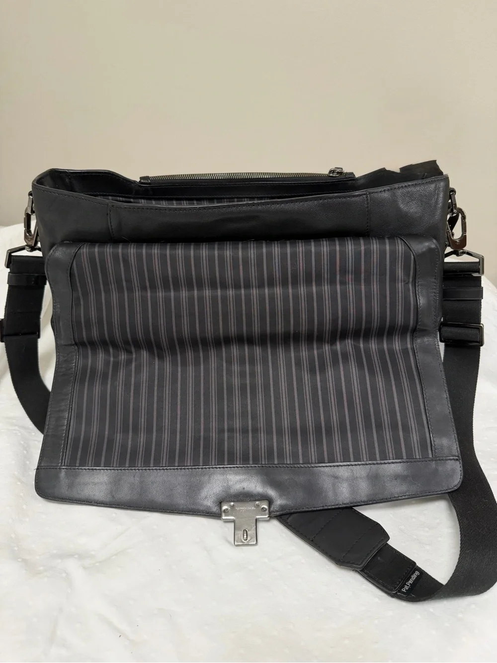 Tumi Black Leather Briefcase Messenger bag